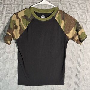 Wonder Nation T-Shirt Boys Size Large 10/12 Black Camouflage Short Sleeves